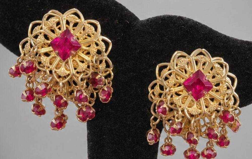 Vintage Red Glass Dangle Clip-On Earrings 1.25" Cha-Cha Brass Tone Glam rc-28